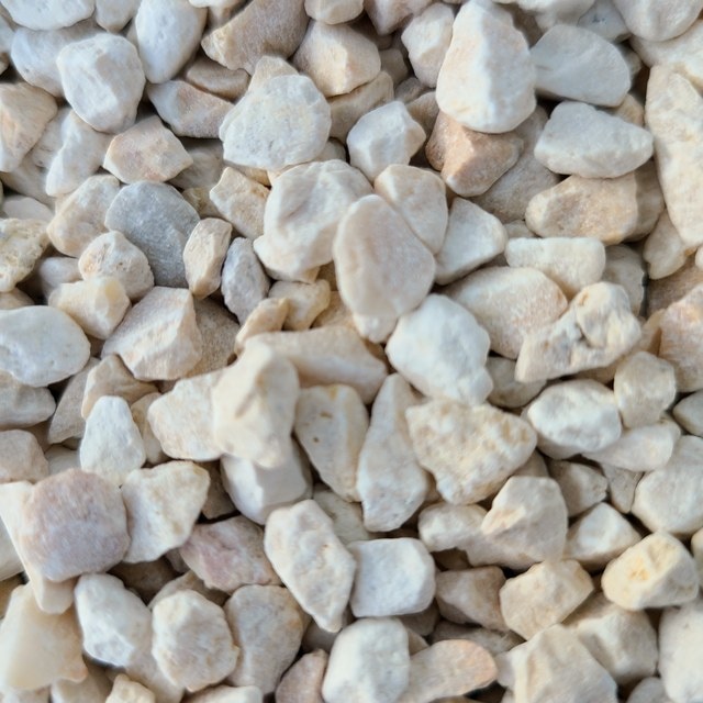 Heller, kantiger Splitt